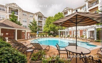 12957 Centre Park Cir in Herndon, VA - Building Photo