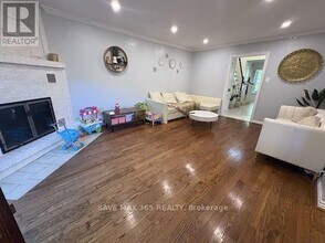 2238 Leominster Dr in Burlington, ON - Building Photo - Building Photo