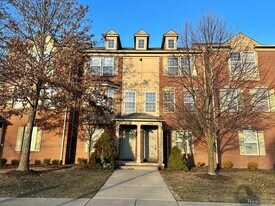 27976 Declaration Dr in Novi, MI - Building Photo