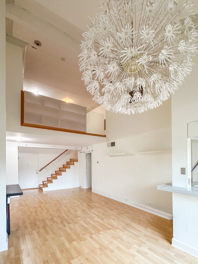 3302 Summertime Ln, Unit 3302 in Culver City, CA - Foto de edificio - Building Photo
