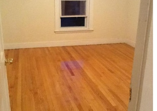 18 Hall St, Unit 2 in Waltham, MA - Building Photo - Building Photo