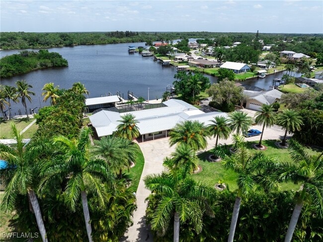 property at 14562 Riverside Dr