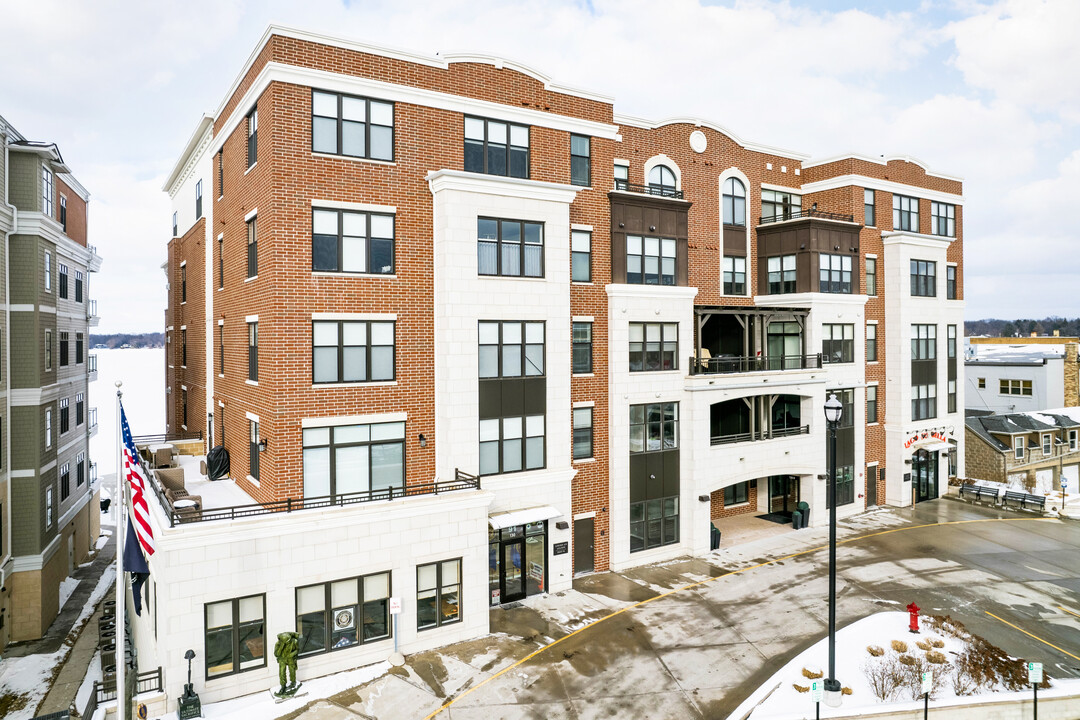 Eagles Landing at Lac La Belle in Oconomowoc, WI - Building Photo