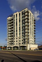 7730 Kipling Ave in Vaughan, ON - Building Photo - Building Photo