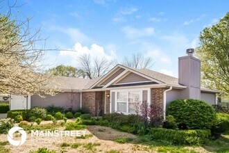 1003 Stonebrook Ln in Grain Valley, MO - Building Photo - Building Photo