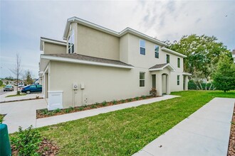 1976 Lake Ridge Blvd in Clearwater, FL - Building Photo - Building Photo