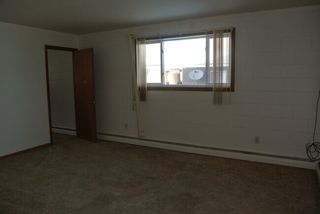 716 4th St SW in Minot, ND - Building Photo - Building Photo