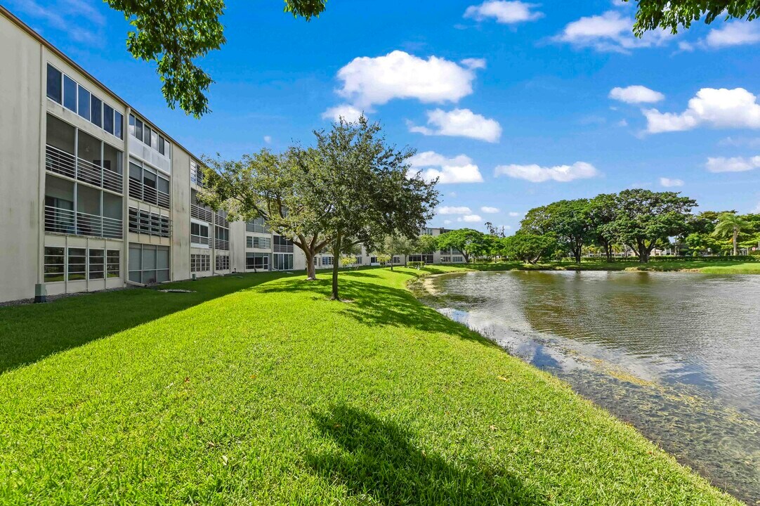3046 Newcastle A in Boca Raton, FL - Foto de edificio
