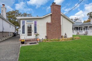 228 Fischer Blvd in Toms River, NJ - Building Photo