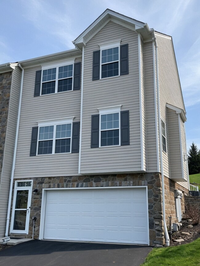 680 Freedom Dr in Crafton, PA - Building Photo - Building Photo