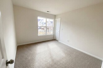 3727 Pimilico Trace Ln in Charlotte, NC - Foto de edificio - Building Photo