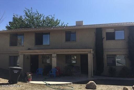 property at 927 N Old Chisholm Trail