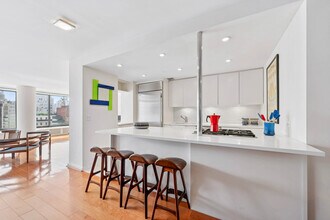 40 E 94th St in New York, NY - Building Photo - Building Photo