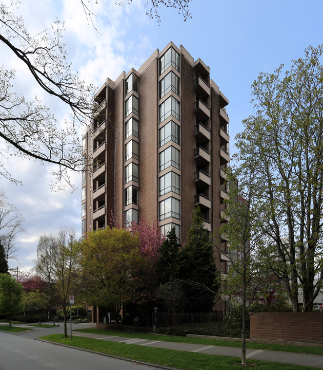 Century Plaza in Vancouver, BC - Building Photo