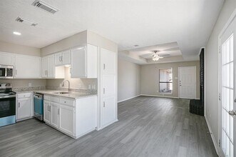 2112 Windhurst Dr in Arlington, TX - Building Photo - Building Photo