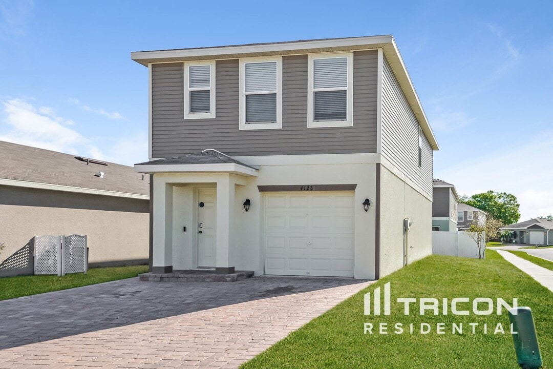 4125 11th St E in Bradenton, FL - Building Photo