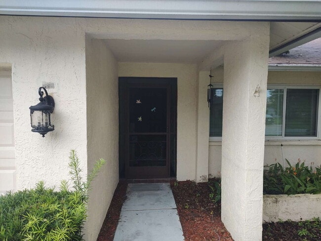 3111 Crenshaw Ct in New Port Richey, FL - Building Photo - Building Photo