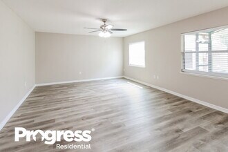 9350 Caracara Drive in Jacksonville, FL - Foto de edificio - Building Photo