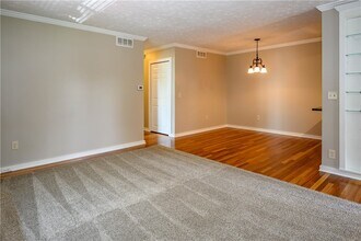 808 Eastbrooke Ln in Rochester, NY - Building Photo - Building Photo