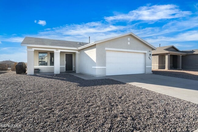 945 Villa Seca Dr in Horizon City, TX - Building Photo - Building Photo