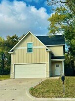 103 E 15th St in Bonham, TX - Building Photo