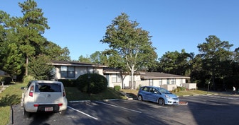 Berry Pines in Milton, FL - Building Photo