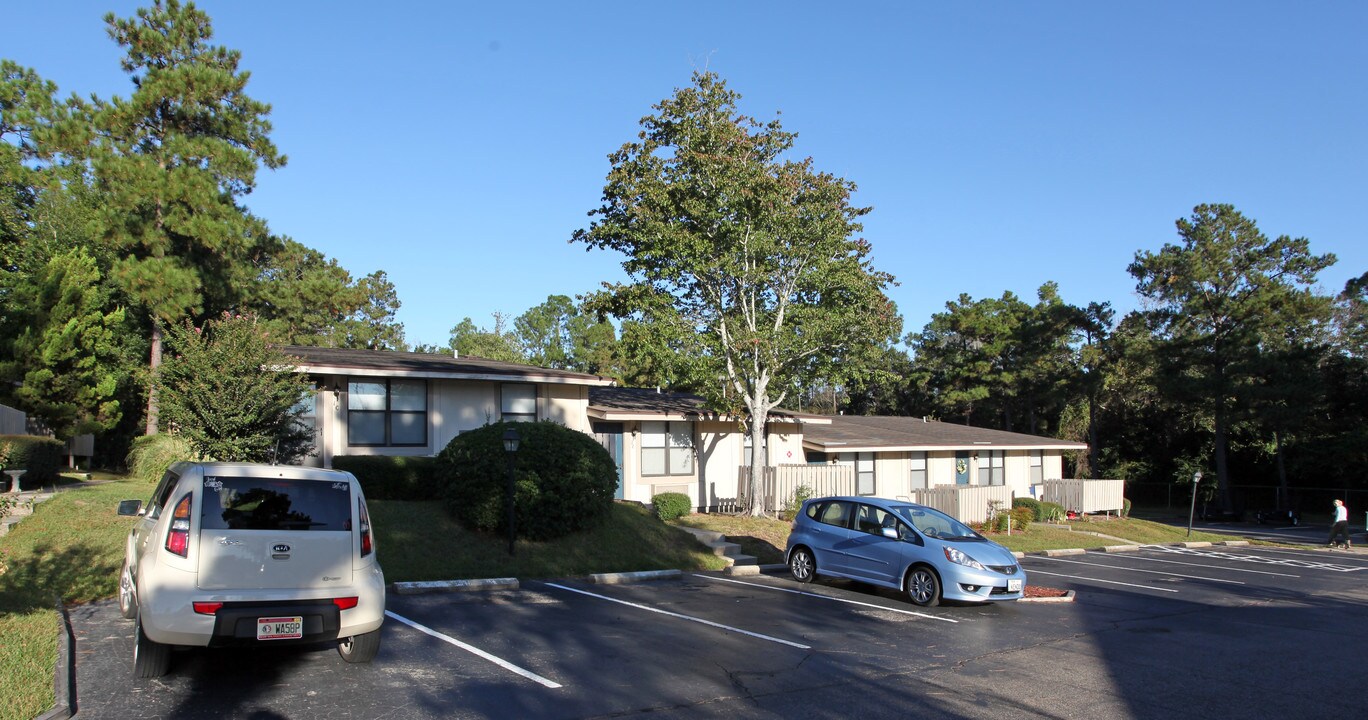 Berry Pines in Milton, FL - Building Photo