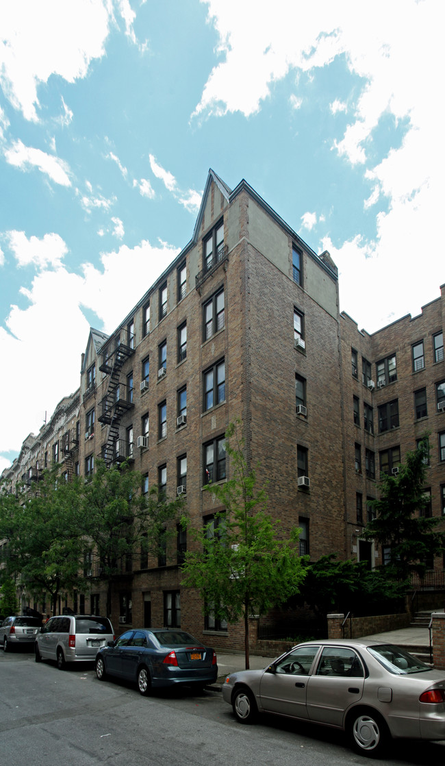 24-32 Arden St in New York, NY - Building Photo - Building Photo