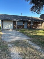 1836 Coral Rd in Azle, TX - Building Photo
