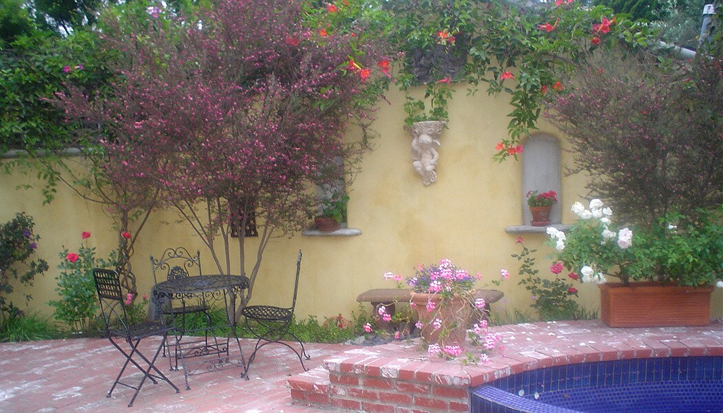 10355 Lorenzo Dr in Los Angeles, CA - Building Photo