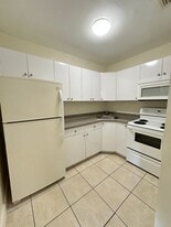 609 NW 7th Ave in Hallandale Beach, FL - Building Photo