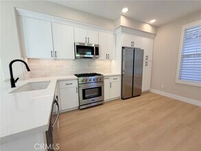 302 Tall Oak in Irvine, CA - Building Photo - Building Photo