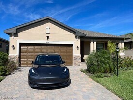 14641 Cantabria Dr in Ft. Myers, FL - Building Photo