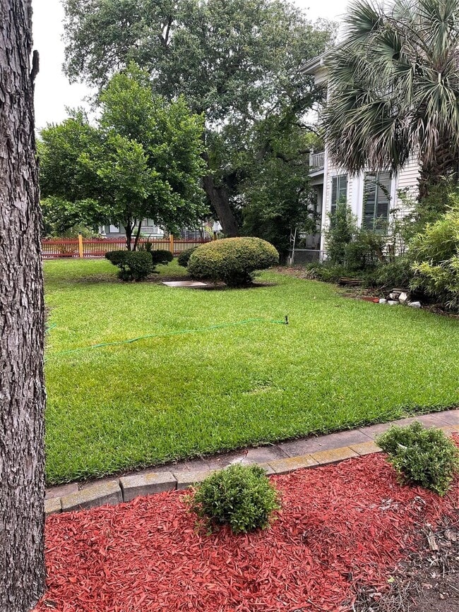 property at 2927 Bernardo De Galvez Ave