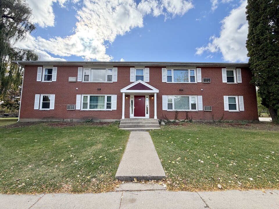 625 Vera Ct in Madison, WI - Building Photo