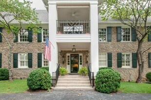 4402 Harding Pl in Nashville, TN - Building Photo