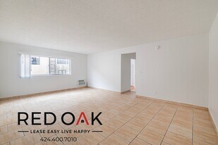 8828 Memory Park Ave in Los Angeles, CA - Building Photo