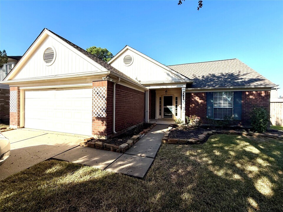 5815 Windsong Trail in Houston, TX - Foto de edificio