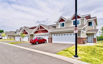 Medina Townhomes in Medina, MN - Foto de edificio - Building Photo