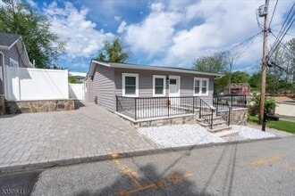 1 Lambert Rd in West Milford, NJ - Building Photo - Building Photo