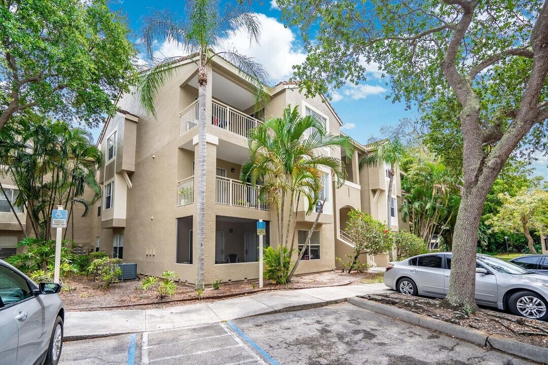 1865 Palm Cove Blvd in Delray Beach, FL - Building Photo