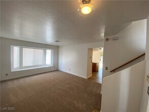 9633 Rancho Palmas Dr in Las Vegas, NV - Building Photo - Building Photo