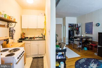 4244 Spruce St-Unit -UNIT 3F in Philadelphia, PA - Foto de edificio - Building Photo