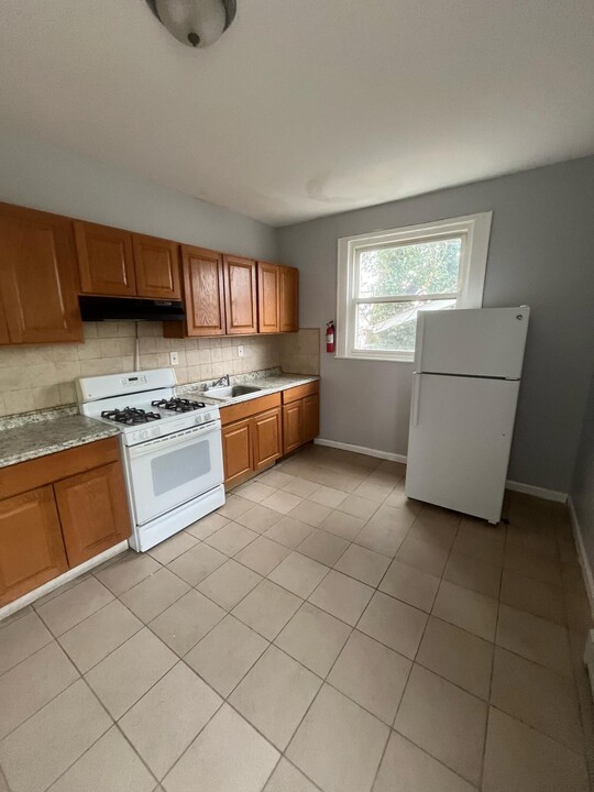 102 Grumman Ave in Newark, NJ - Building Photo
