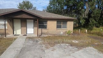 2936-2938 8 Iron Dr in Lakeland, FL - Building Photo