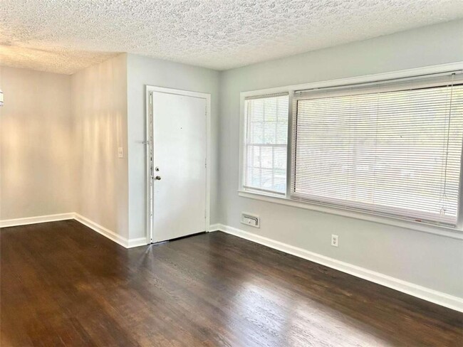 1987 Longdale Dr in Decatur, GA - Building Photo - Building Photo