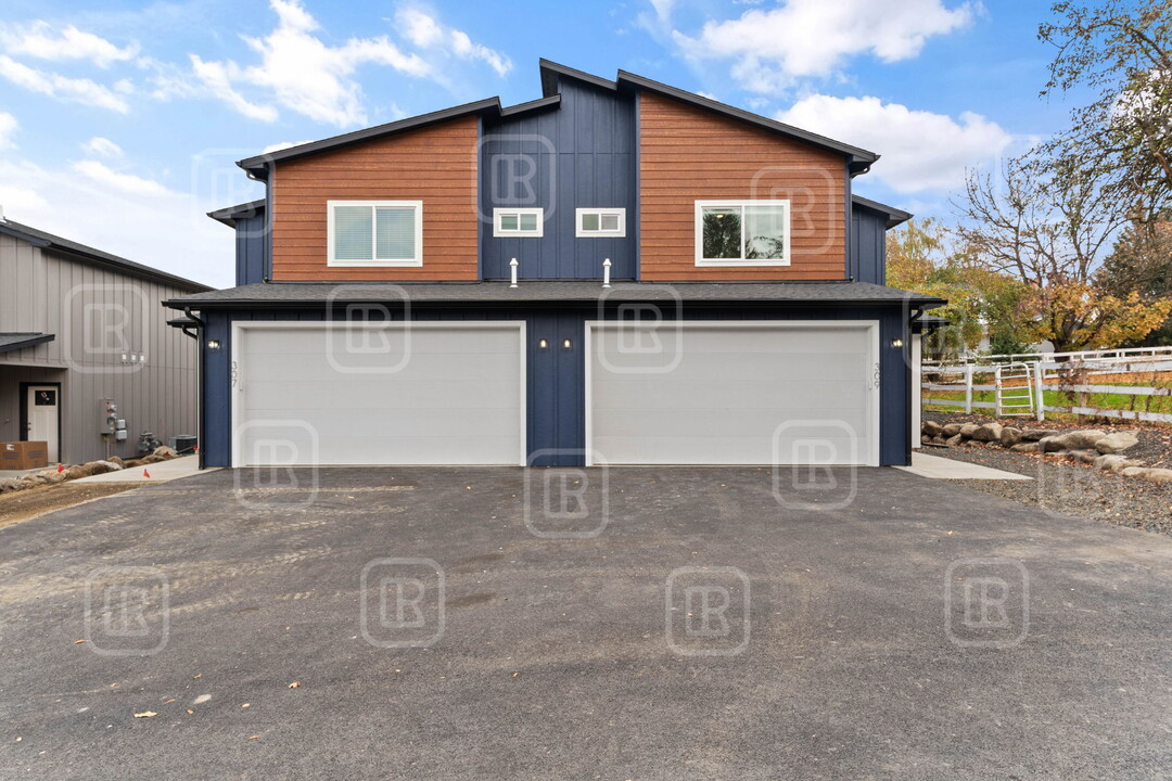 301 S Grady Ln in Spokane Valley, WA - Building Photo