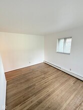 2 E Main St in Plainfield, IN - Foto de edificio - Building Photo