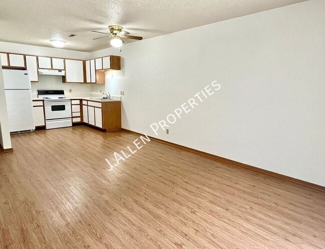 904 Riverfront Rd in Norfolk, NE - Building Photo - Building Photo