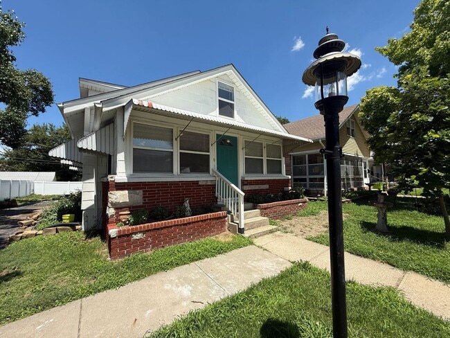 property at 812 E 21st Ave